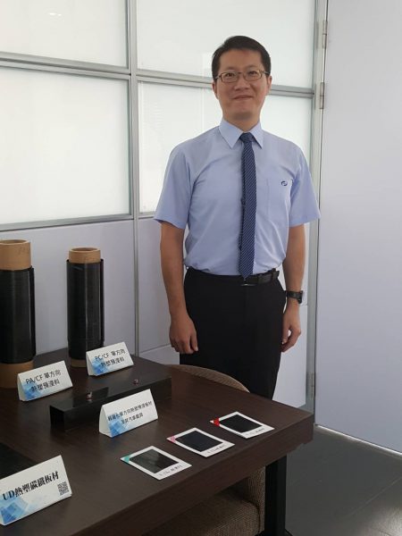 圖說：塑膠中心技術研究發展部專案主持人張修誠博士帶領團隊開發出熱塑碳纖複材。
