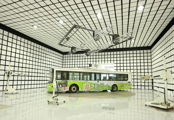 車輛中心擁有國內首座可容納大型電動巴士的EMC實驗室。車輛中心/提供