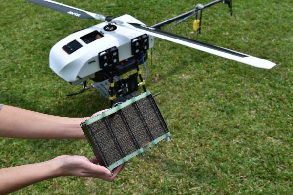 燃料電池電堆與無人機。工研院／材化所提供「氫燃料電池無人機」
