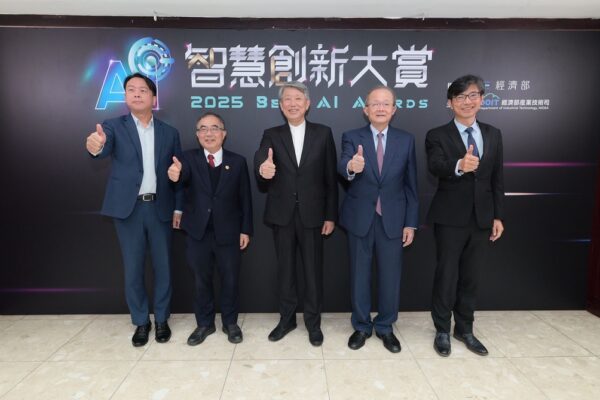 經濟部於本（26）日舉辦「智慧創新大賞」(Best AI Awards)啟動記者會，與產學攜手共同揭開國內最高規格AI軟體競賽的序幕。
