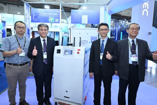 工研院研發「AI智能影像醫療物流機器人」，打造具備AI視覺辨識與情境感知的醫療物流機器人，能準確避障並即時調整路徑
