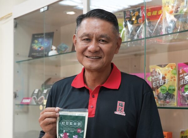 走過90個年頭的福記蛋品,導入創新技術與AI智慧新廠,推動蛋品加工邁向標準化自動化與永續化,福記蛋品總經理杜昭文表示,AI不僅是永續生產的關鍵,也是知識傳承的工具。福記蛋品/提供「90年老企業,用AI挑溏心蛋」