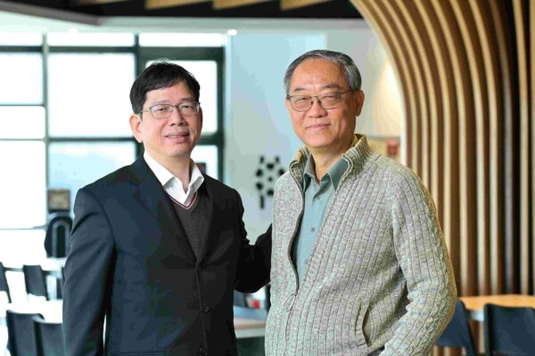 台灣光罩營運長黃郁斌(左)與工研院雷射中心執行長曹芳海(右)攜手合作，
帶領企業打造全球首創之H鋼雷銲技術，助力半導體大廠跨足鋼鐵業。
台灣光罩/提供「台灣光罩雷射銲接技術大突破，H型鋼產速飆5倍」