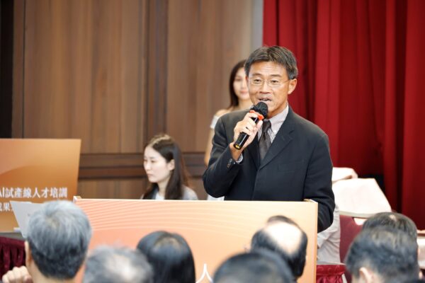 中小及新創企業署署長李冠志分享中企署人培課程及鼓勵企業踴躍參與。
