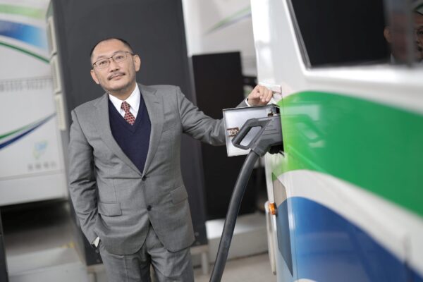 中興巴士董事長呂奇龍認為,未來公車將不只是載客,而是電的儲能單位,未來若遇到災區停電、能源壓力,就能即時進駐,支援臨時電網,穩定供電。
中興巴士/提供