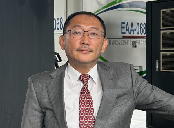 中興巴士董事長呂奇隆這「14年磨一劍」,不但奠定中興巴士從油車走向電車的基礎,更率領團隊華麗轉身,以AI智慧系統打造城市新動能。中興巴士/提供