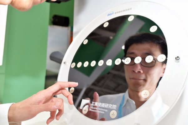 工研院研發「晶圓式電漿感測系統」，就像是半導體生產的智慧感測器，可在不中斷產線下即時監測電漿均勻度
