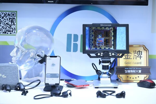 AI應用類金牌的生奕科技，以「Lilia Neuro次世代穿戴式腦機介面系統」展示Edge AI即時降噪與先進腦科學輔助功能。